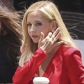 Sarah Michelle Gellar on the set of the Pilot Episode of Buffy: New Sunnydale